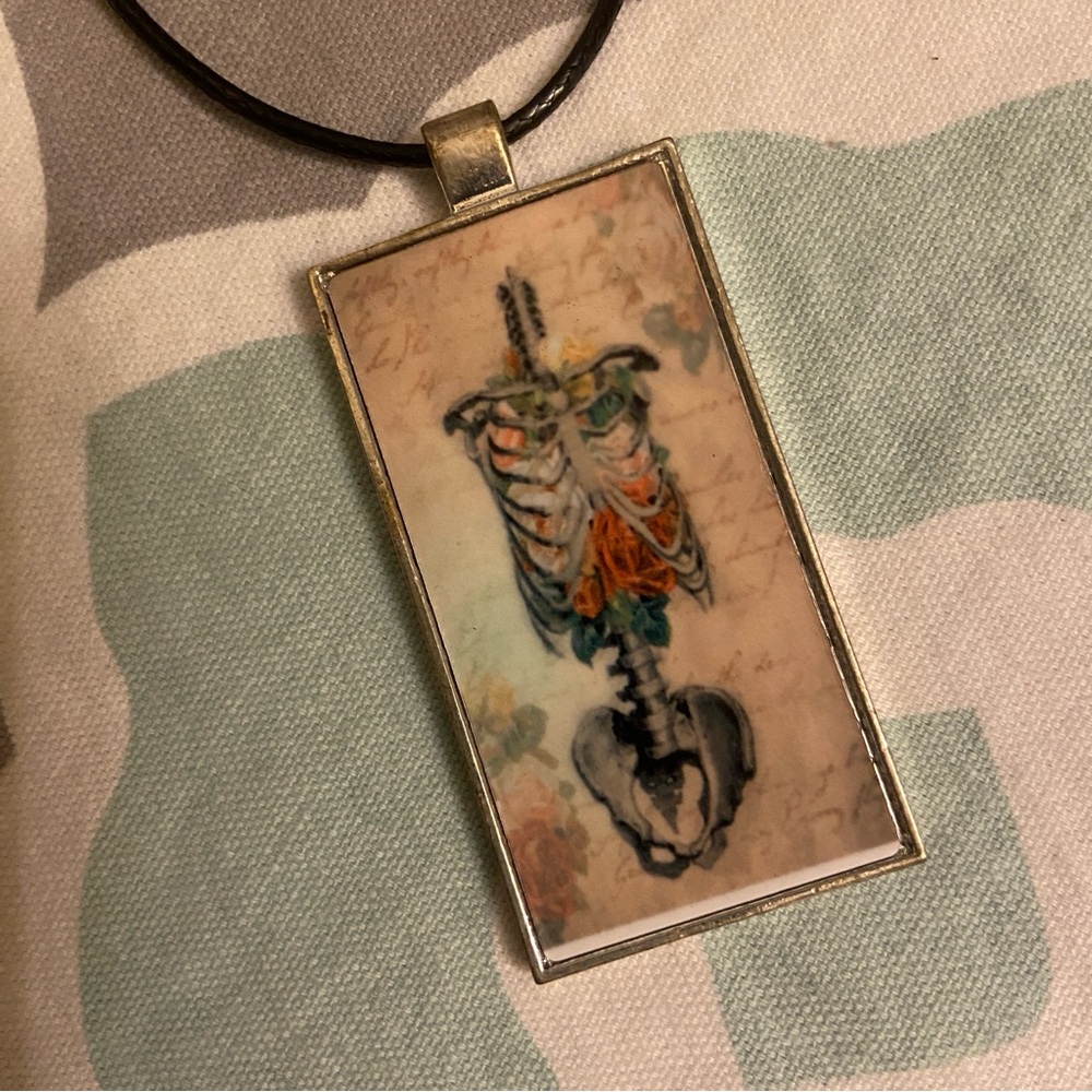SALE NEW BOUTIQUE ITEM Anatomical Skeleton Pendant Necklace